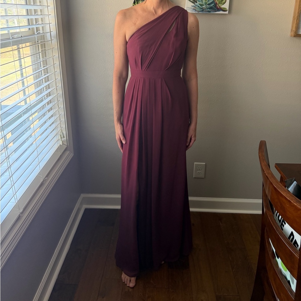 David’s Bridal F18055 Wine Size 6 One Shoulder Crinkle Chiffon Dress - Picture 2 of 11